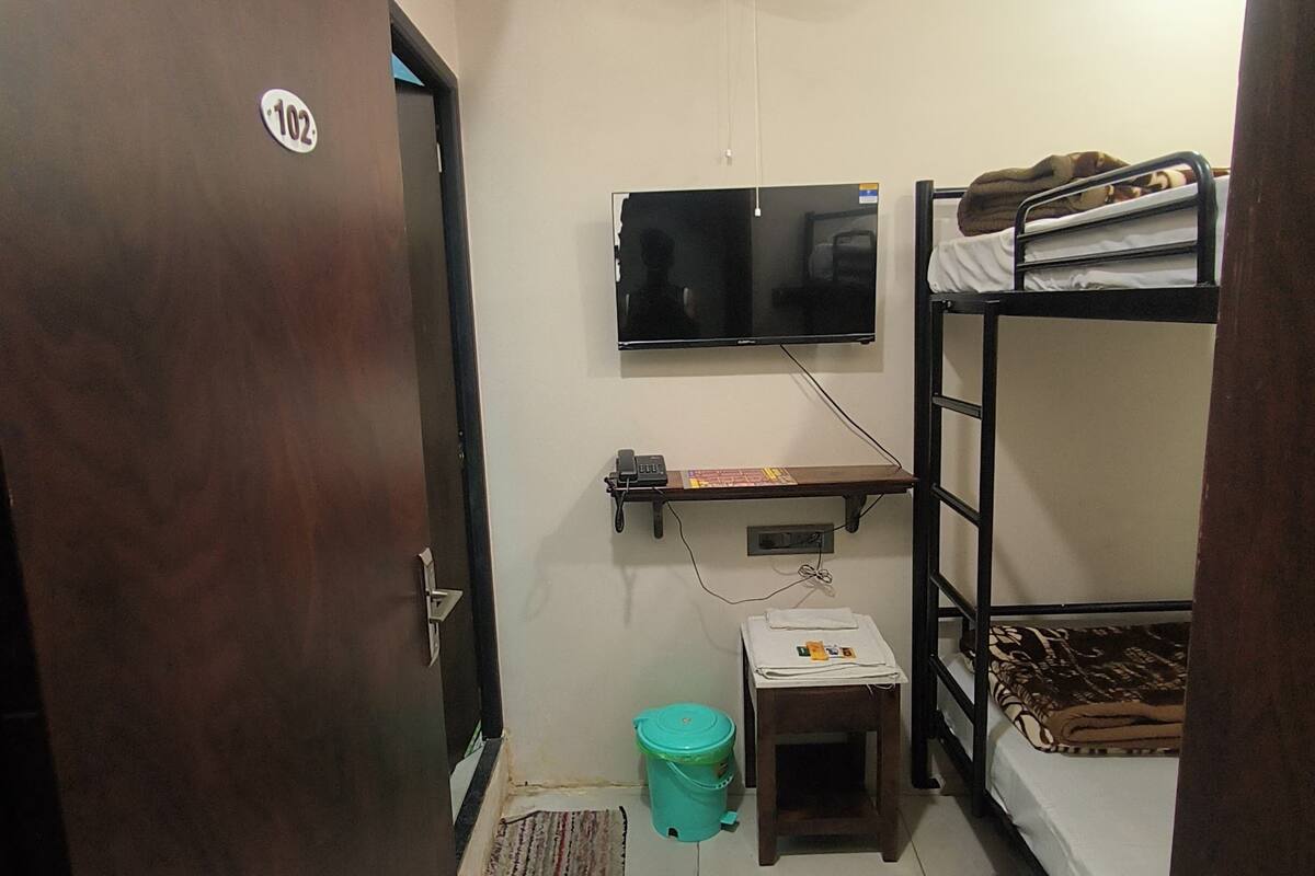 Compact Bunk Room