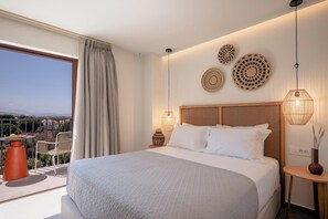 4 bedrooms, desk, iron/ironing board, travel crib