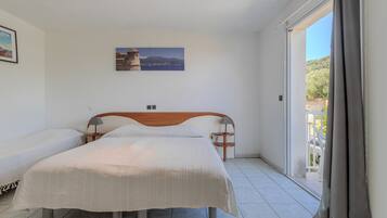 House | 5 bilik tidur, dilengkapkan perabot secara berasingan, cadar katil