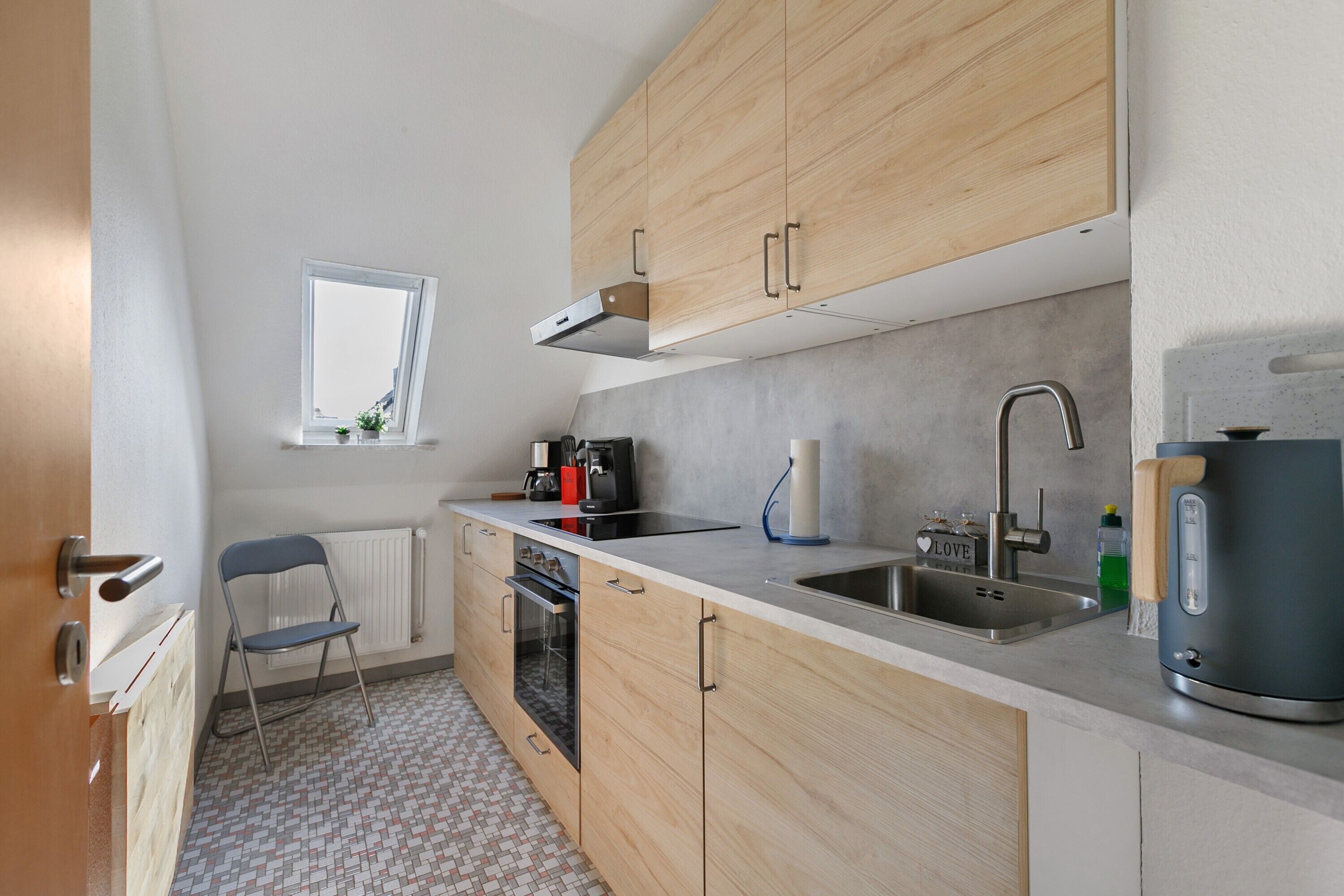 Frigorifero, microonde, forno, piano cottura