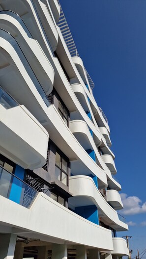 Exterior - 2 bedroom condo in Munyonyo, Kampala. scenic views from our rooftop (Kampala)