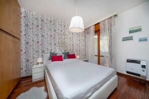 2 soverom og strykejern/-brett