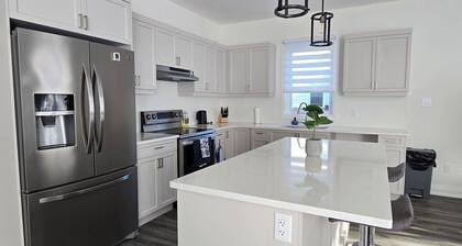 Relaxing Home Kokomo Beach Area, Sleeps 12, Pet-Friendly, Near Beach & Downtown