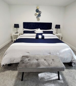 4 bedrooms, iron/ironing board, internet, bed sheets - Relaxing Home Kokomo Beach Area, Sleeps 12, Pet-Friendly, Near Beach & Downtown (Port Stanley)
