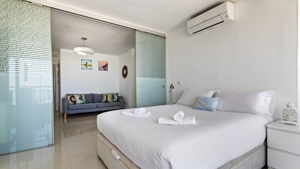 2 bedrooms, iron/ironing board, travel cot, free WiFi - Casa Catalin - Sea Views (Torremolinos)