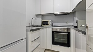 Coffee/tea maker, fridge, microwave, oven - Casa Catalin - Sea Views (Torremolinos)