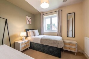 4 bedrooms, desk, iron/ironing board, travel crib