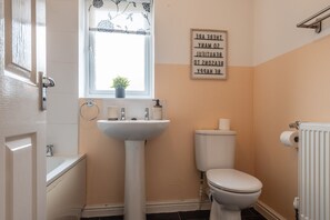 Hair dryer, towels - Chic 4bd Manchester Abode - Free Parking - Snooker (Greater Manchester)