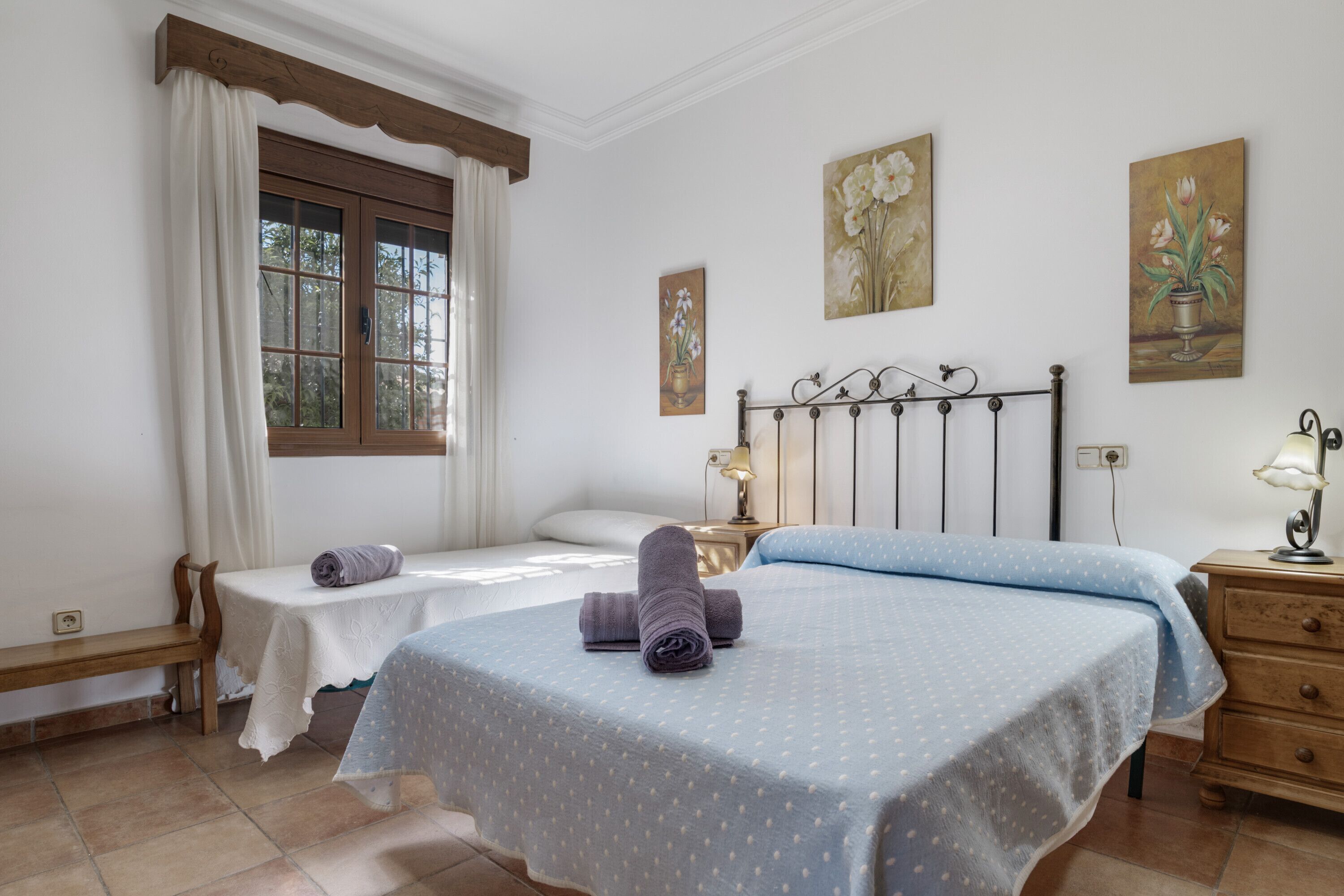 3 bedrooms, iron/ironing board, WiFi, bed sheets