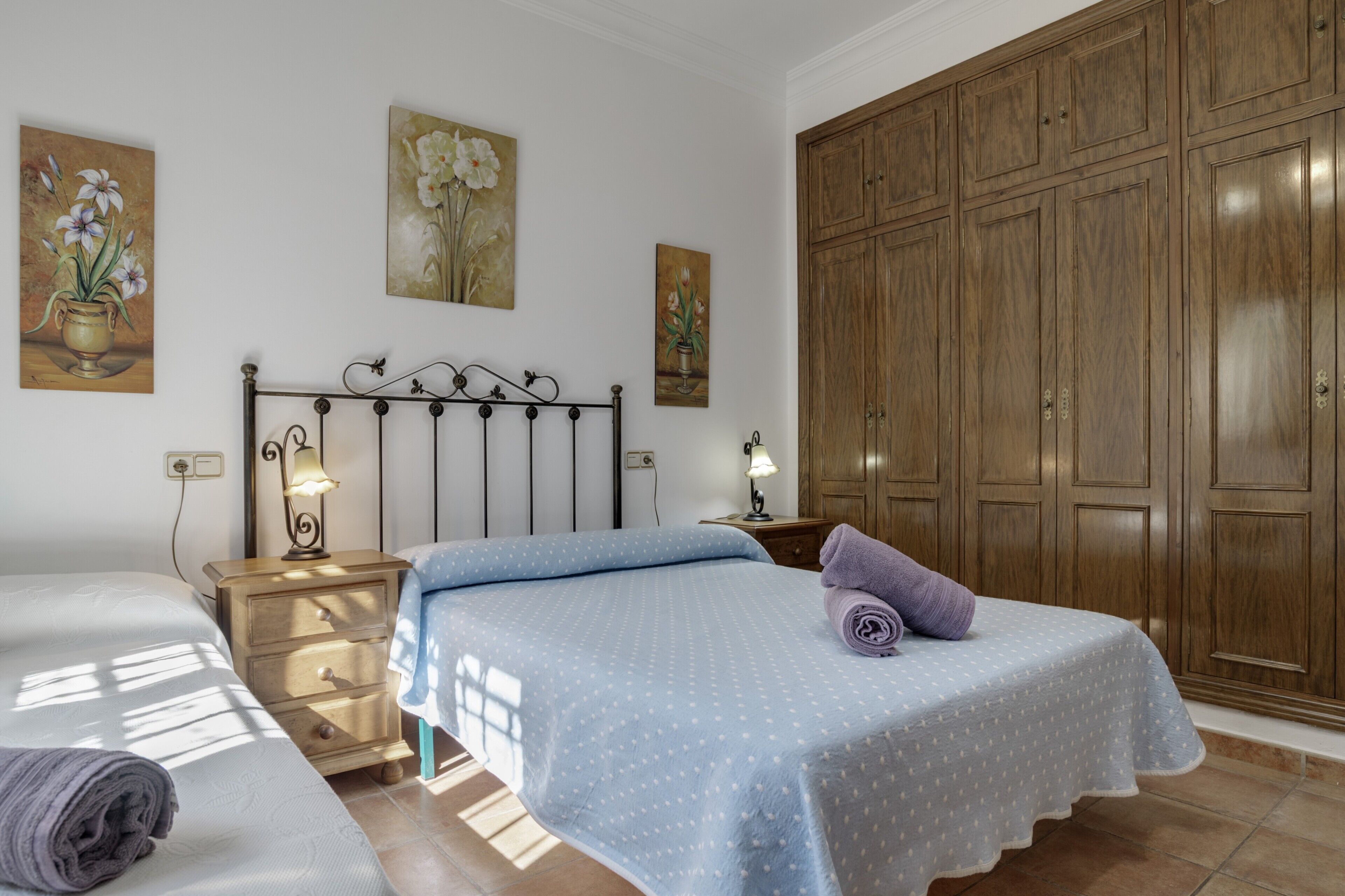 3 chambres, fer et planche à repasser, Wi-Fi, draps fournis