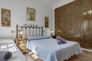 3 bedrooms, iron/ironing board, WiFi, bed sheets - Apartment 'Los Abuelos' with Mountain View, Wi-Fi and Air Conditioning (Setenil)