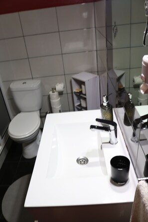 Toallas y papel de baño 