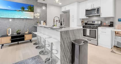 2BR Near BOK Center - Balcony, Gym, Lounge Pet OK