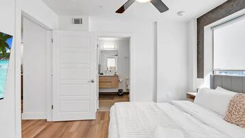 2 bedrooms, desk, iron/ironing board, WiFi