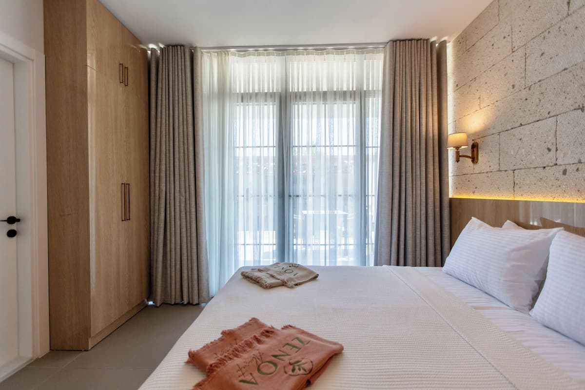 Deluxe Room, Garden View | In-room safe, free WiFi