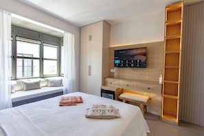 Superior Room, City View | In-room safe, free WiFi