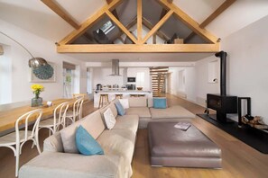 TV, fireplace, offices
