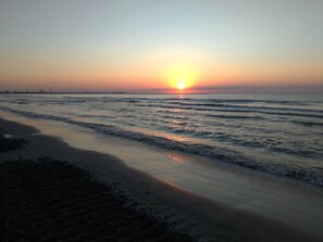 Apartment, 2 Bedrooms, Accessible, Smoking | Beach