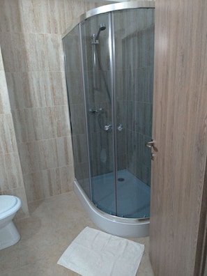 Apartment, 2 Bedrooms, Accessible, Smoking | Bathroom
