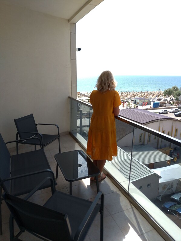 Beach - 2 Appartments , Next to Each Other, on the Beach, Splendid View, max 12 Persons (Navodari)