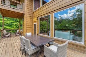 Outdoor dining - Stargazer: Indoor Pool, S/Secluded, Theater, Games, Hot Tub, Wifi, Resort Pool (Sevierville)