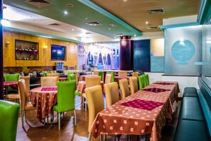 Restaurant - Phoenix Retreat Deira By Dancenter (Dubai)