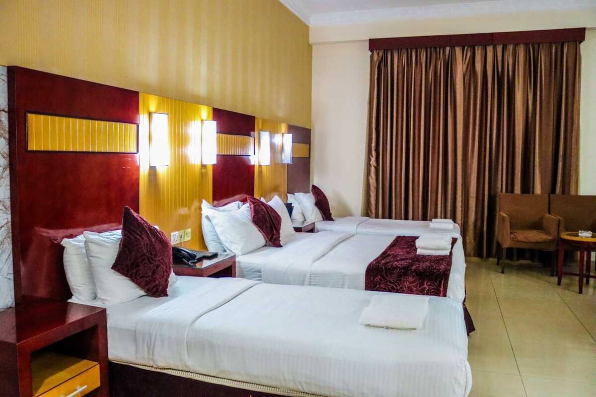 Premium bedding, minibar, desk, free WiFi