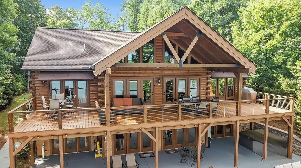 Lakefront Log Cabin - Hot Tub, Pickleball Ct, Fire Pits, 2-Story Dock, Game Room
