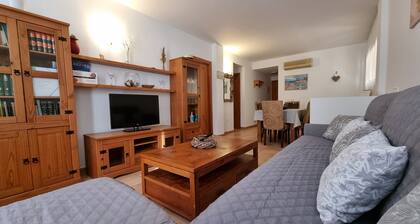 Quiet apartment with terrace near the sea