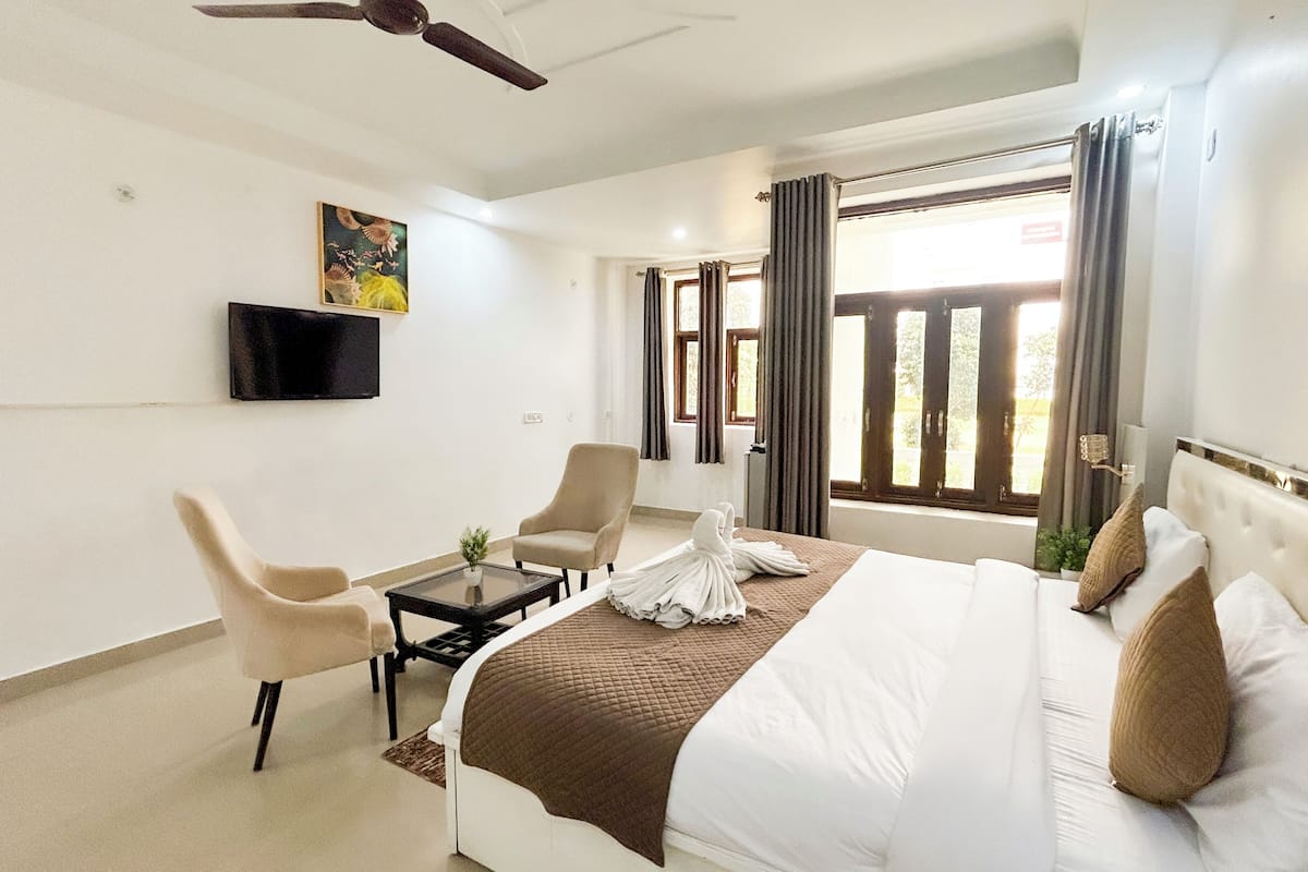 Family Suite, Garden View | Laptop workspace, free WiFi