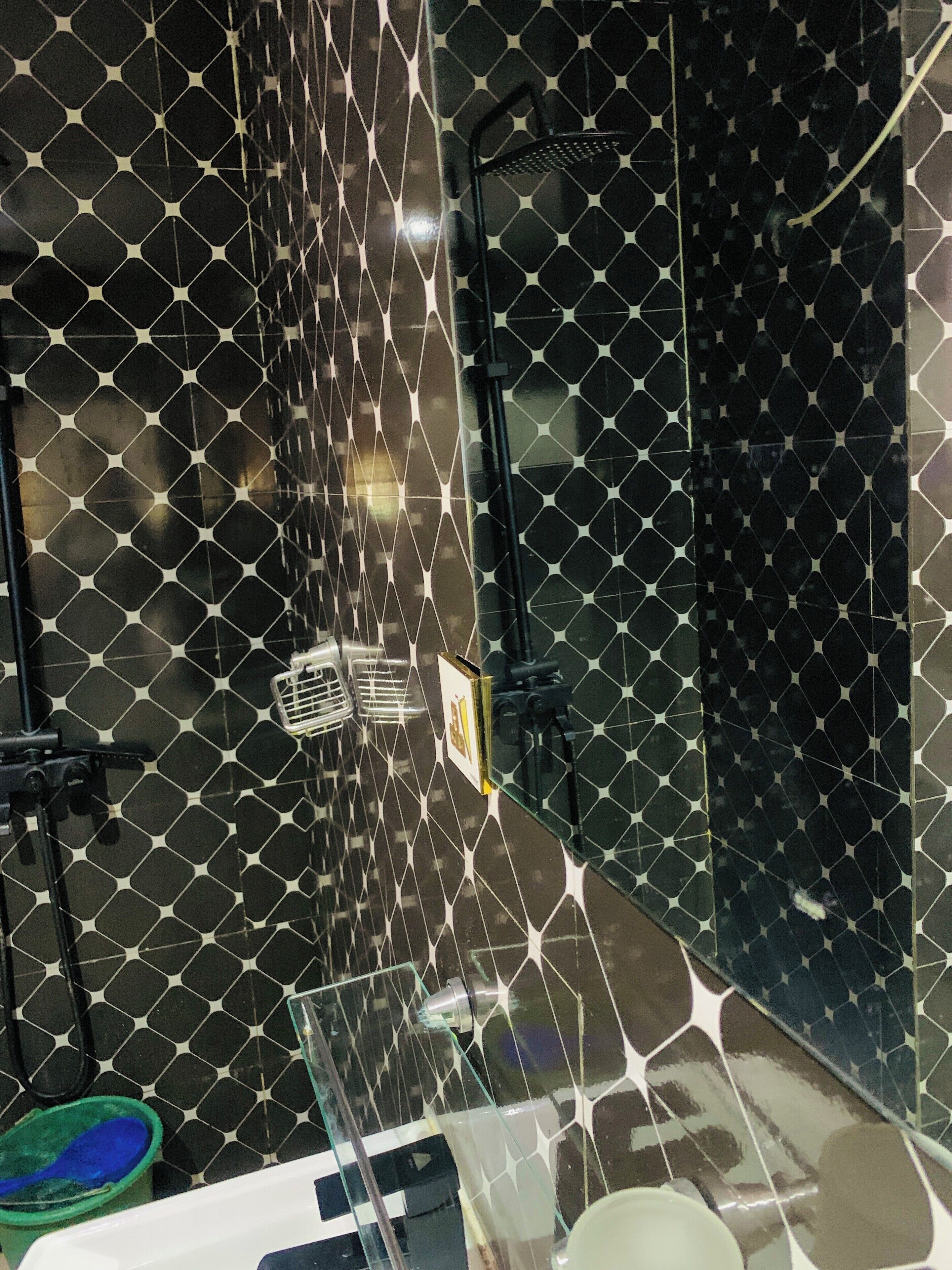 Grand Room | Bathroom | Shower, free toiletries, slippers, towels