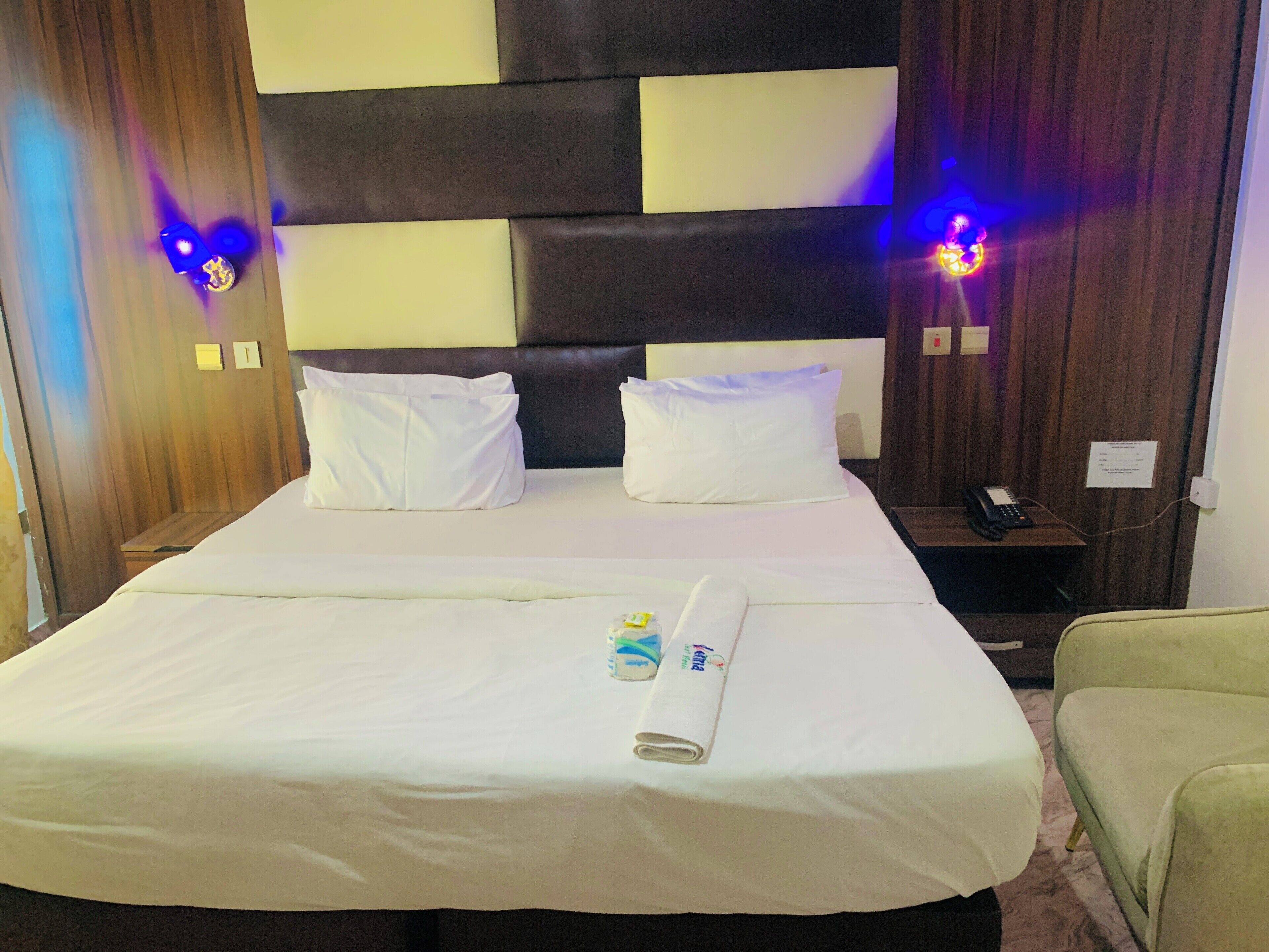 Executive Room | Desk, laptop workspace, free WiFi