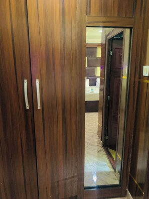 Executive Room | Wardrobe
