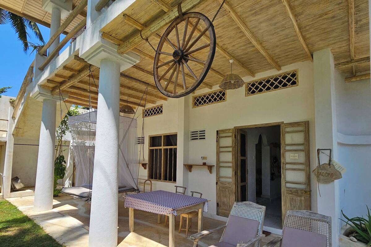 Bungalow Deluxe, sân hiên, quang cảnh hồ bơi | Hiên