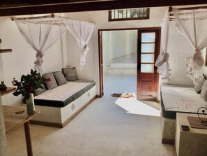 Cottage Deluxe, patio, vue jardin | Coin séjour