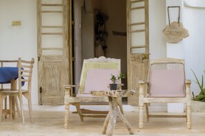 Bungalow Deluxe, sân hiên, quang cảnh hồ bơi | Hiên