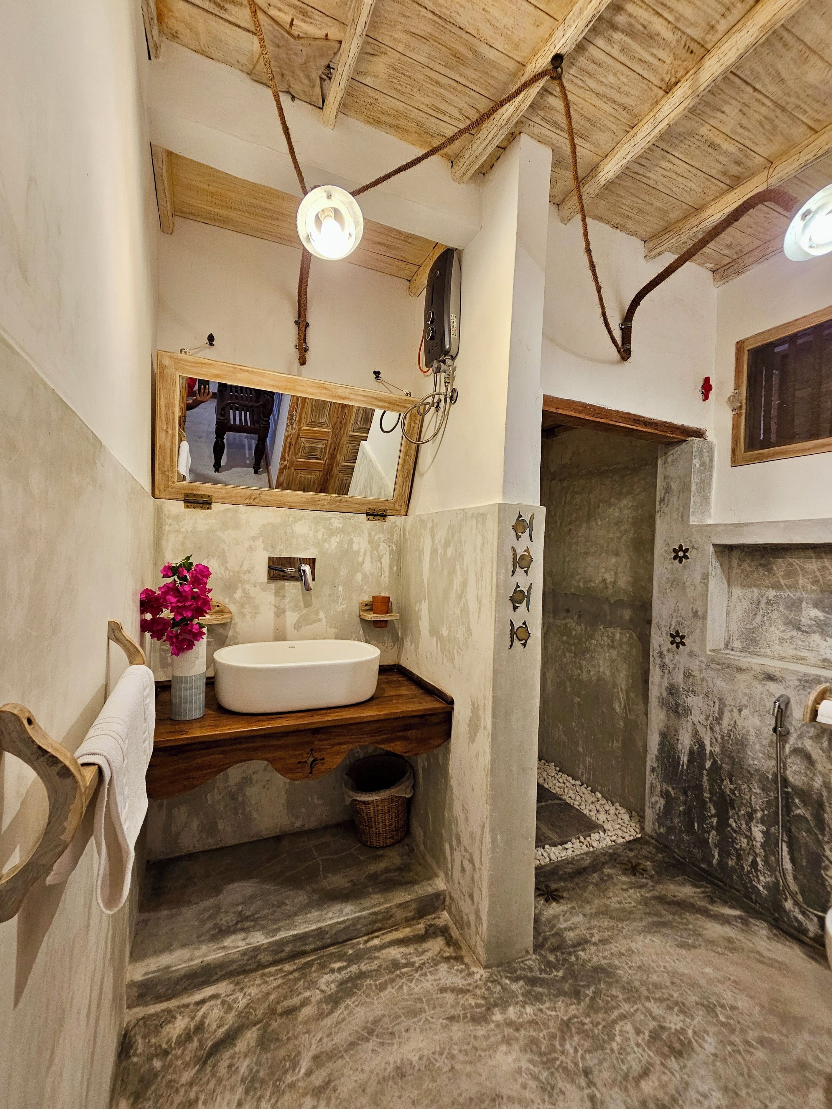Deluxe Double Room, Patio, Pool View | Bathroom
