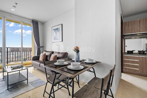 Appartement, 2 chambres, vue ville | Salle à manger