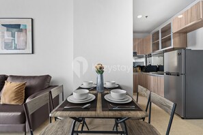 Appartement, 2 chambres, vue ville | Salle à manger