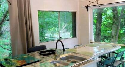 Chalet in the heart of the forest Animals ok