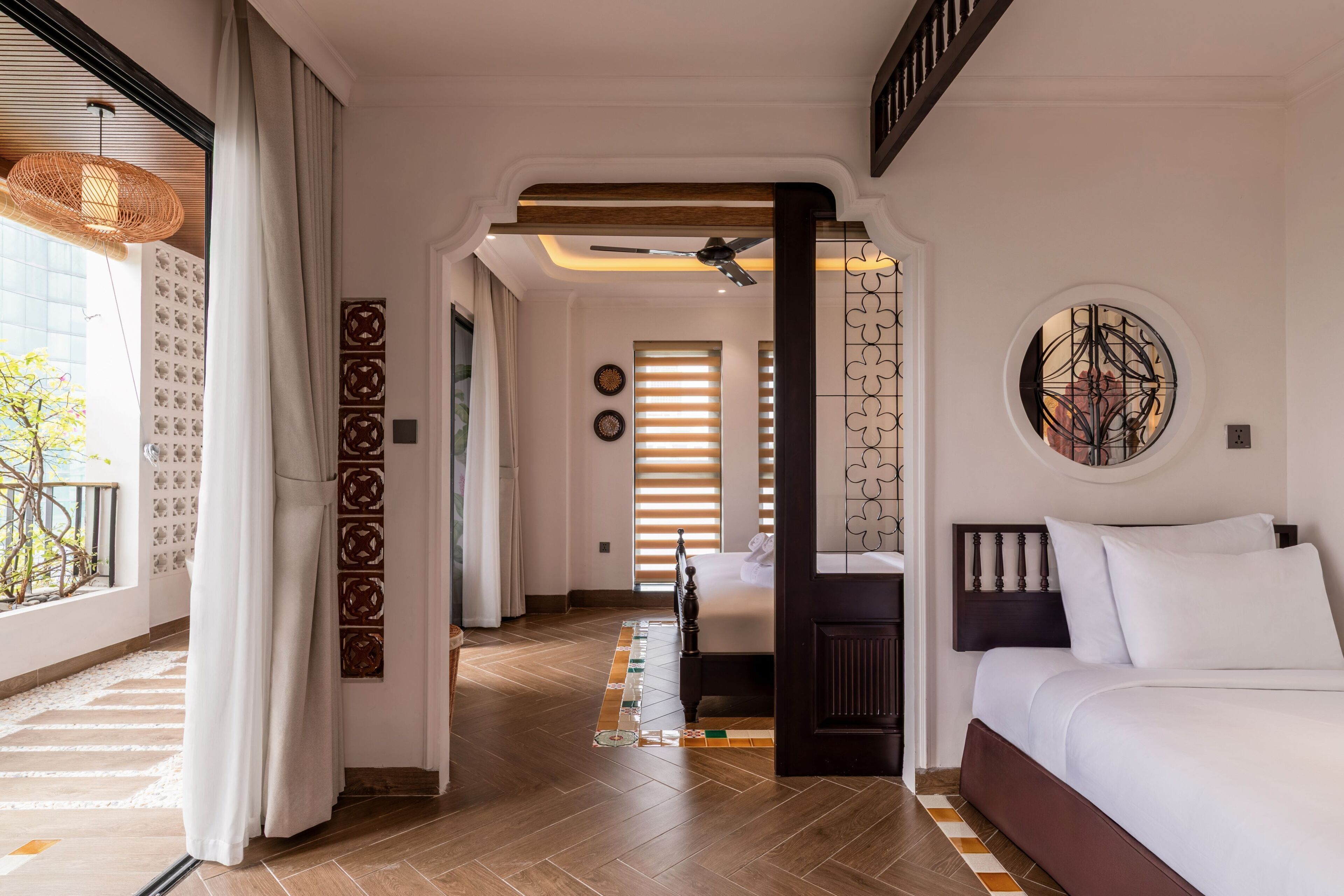 デラックス トリプルルーム シティビュー | デスク、WiFi (無料)、ベッドシーツ