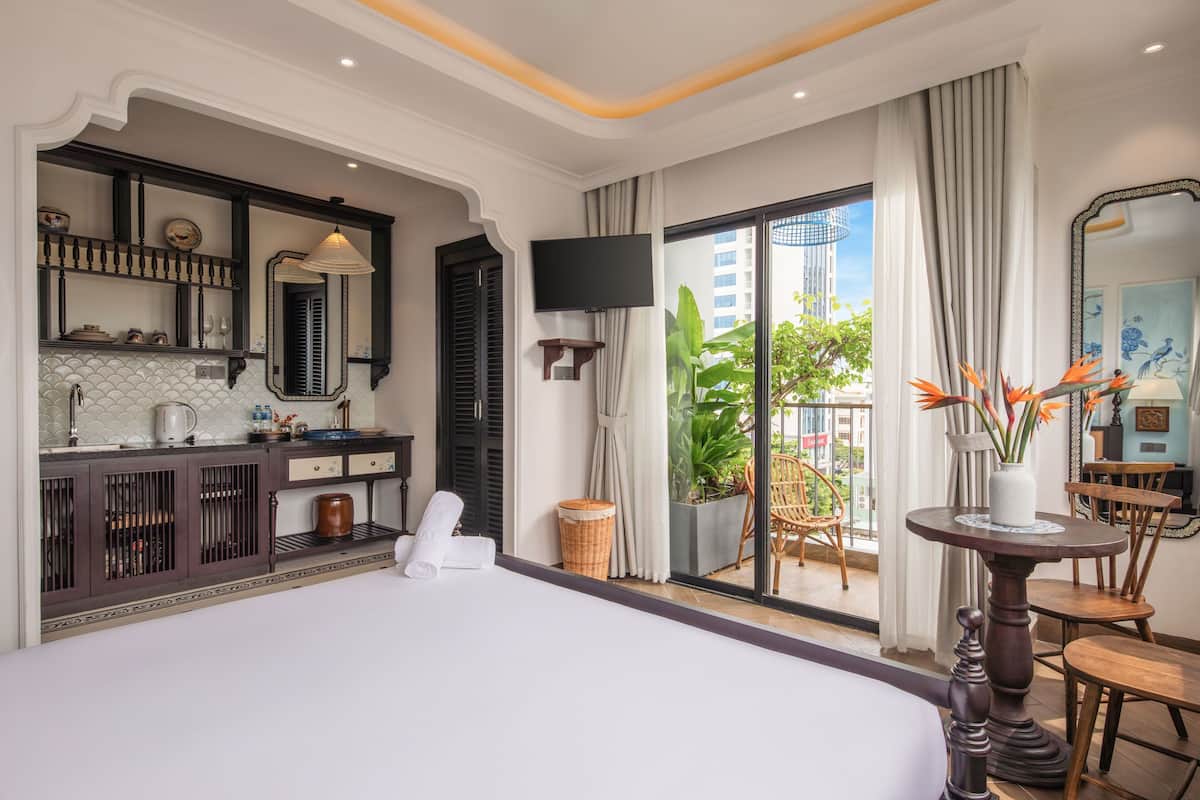 Deluxe-Doppelzimmer, Flussblick | Schreibtisch, kostenloses WLAN