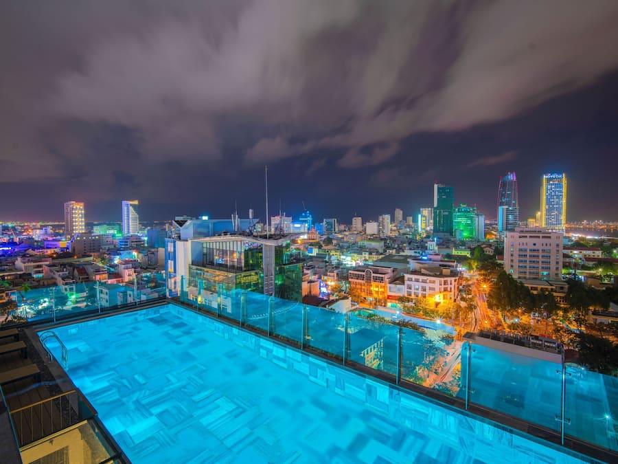 Kolam renang rooftop