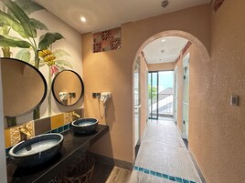 免費梳洗用品、風筒、提供毛巾、番梘