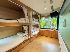 Desk, free WiFi, bed sheets - Tropical Dorm Hostel Da Nang by Haviland (Hai Chau)