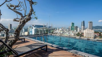 Hồ bơi ngoài trời