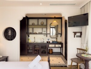 Deluxe Double Room, River View | Private kitchen