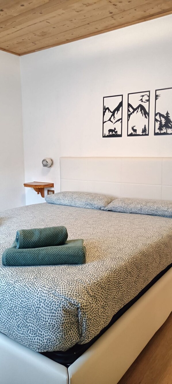 1 Schlafzimmer, Bügeleisen/Bügelbrett, Bettwäsche