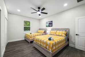 2 bedrooms, iron/ironing board, Internet, bed sheets - # 23 The Brooksville Belle 4 (Brooksville)