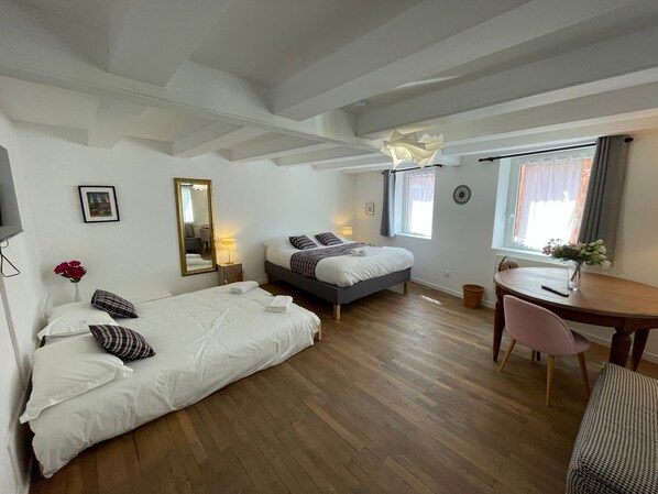 3 bedrooms, iron/ironing board, travel cot, WiFi